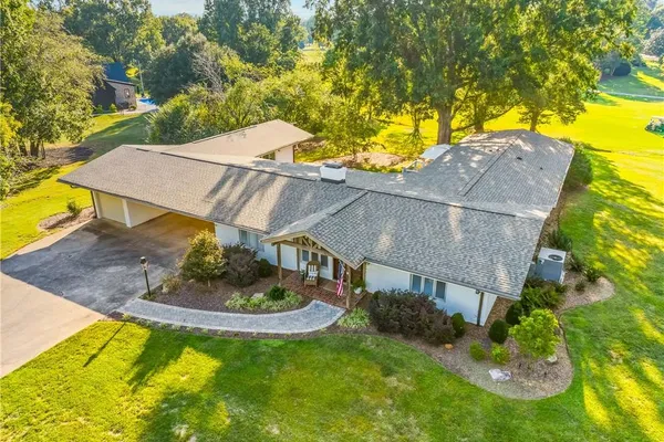 611 BURNING TREE CIR