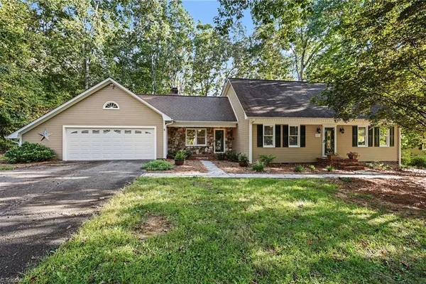 205 BEECHWOOD DR