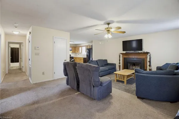 2925 TRIANGLE LAKE RD
