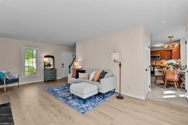 15 GATEHOUSE LN