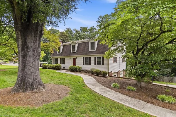 1009 BRIARCLIFF RD