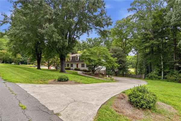 1009 BRIARCLIFF RD