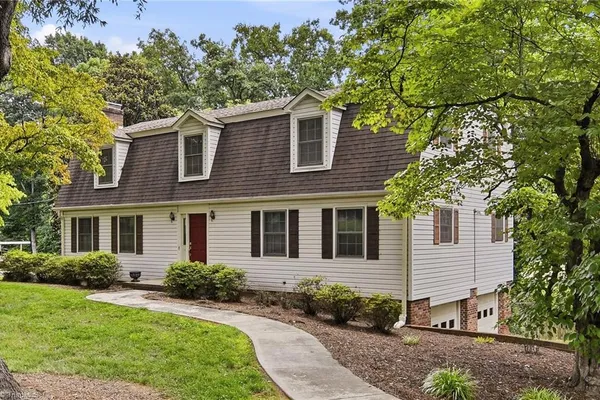 1009 BRIARCLIFF RD