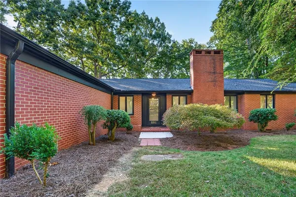 801 CLIFTWOOD DR