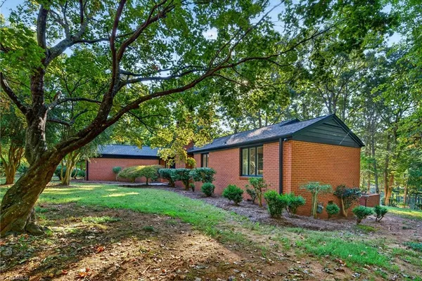 801 CLIFTWOOD DR