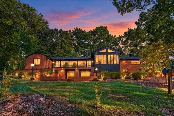 801 CLIFTWOOD DR