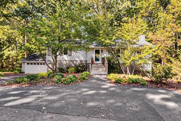 1050 AMITY RD