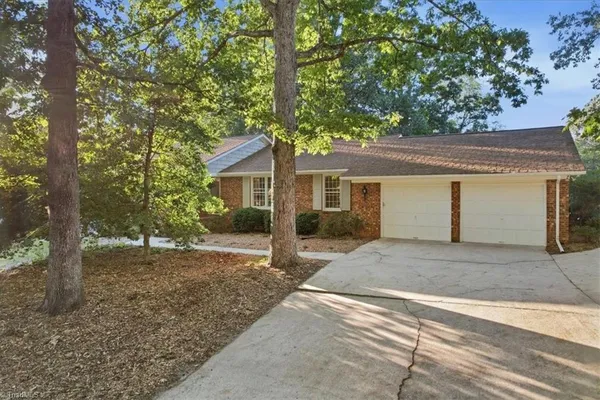 102 COTTONWOOD DR