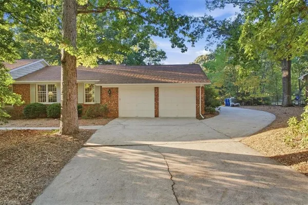 102 COTTONWOOD DR