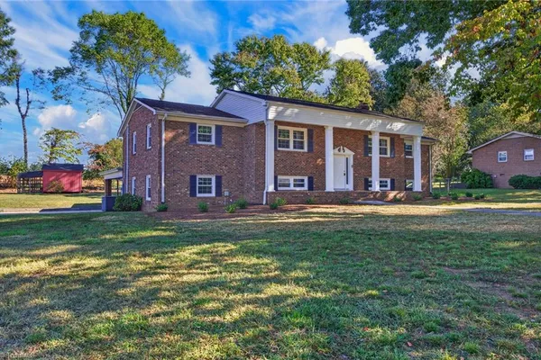1510 WOODSIDE DR