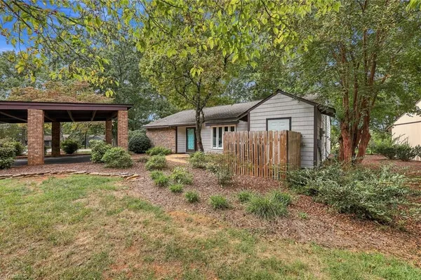 105 N BERMUDA RUN DR