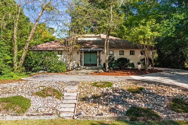 816 SUNSET DR
