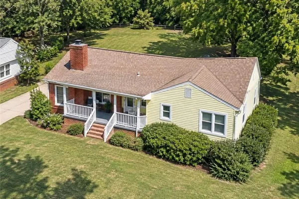 125 S MCCOY RD