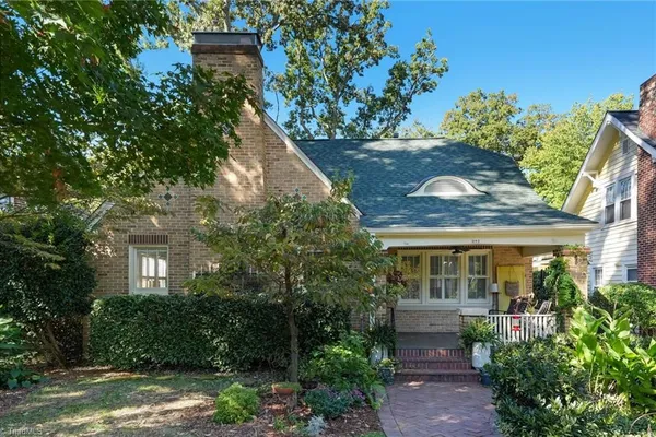 202 S TREMONT DR