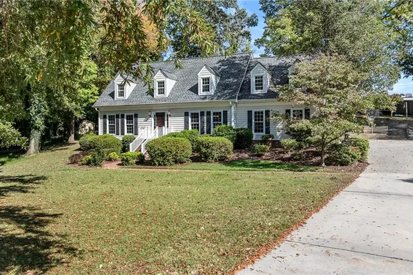 802 KINGSTON DR