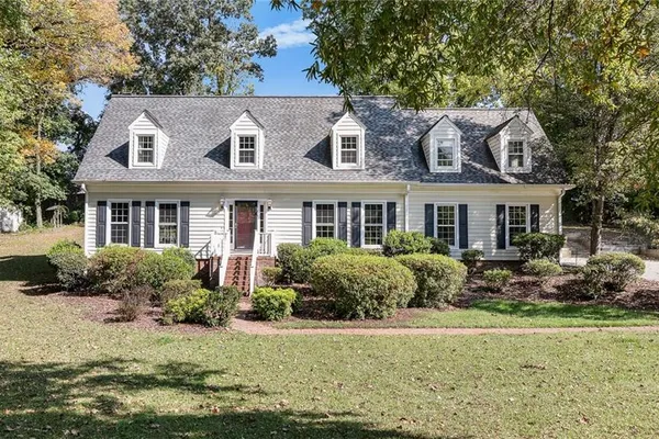 802 KINGSTON DR