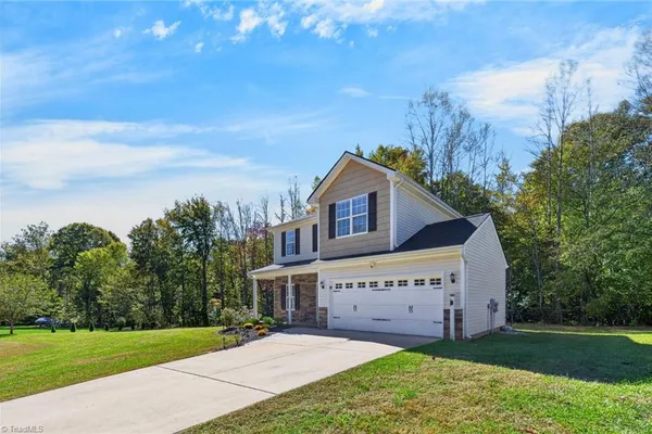 152 TREE TOP LN