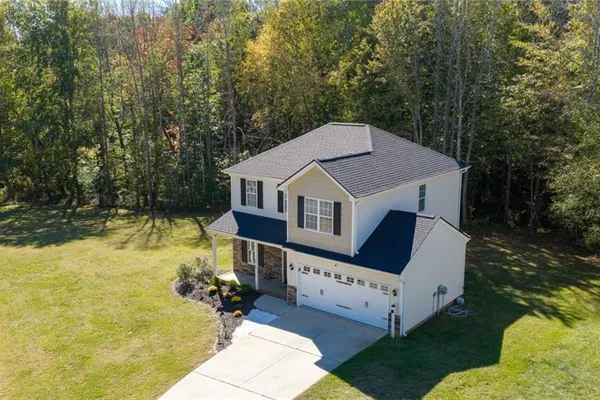 152 TREE TOP LN