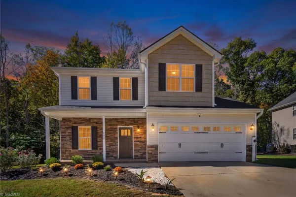 152 TREE TOP LN