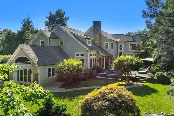 9 STONEGATE DR