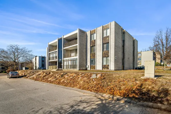 30 SKYLINE DR 6