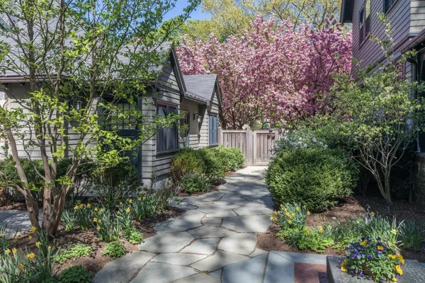 157 BRATTLE ST