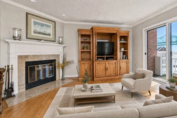 18 BREAKWATER DR 18