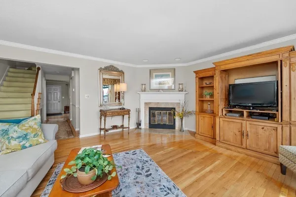 18 BREAKWATER DR 18