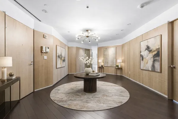 9 W BROADWAY 618