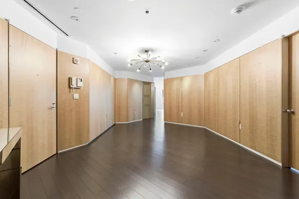 9 W BROADWAY 618