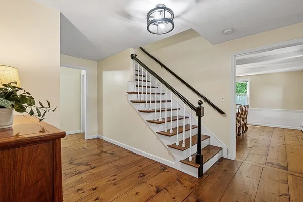9 OLDE MEETINGHOUSE RD