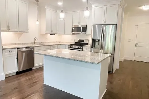 8 ISLAND CT 407