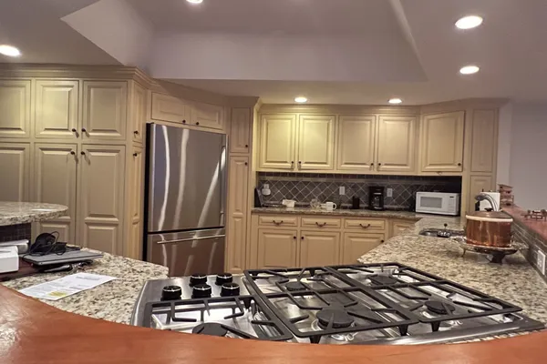 63 OCEANSIDE DR 63