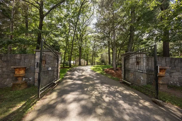 55 PARKWOOD DR