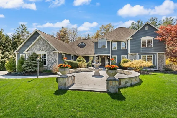 47 SYMPHONY DR