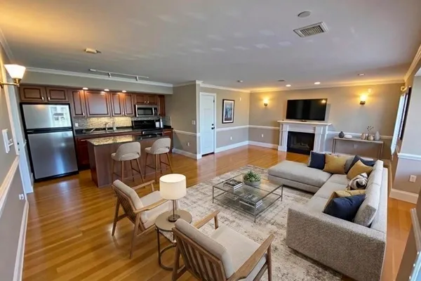 366 DORCHESTER ST 4