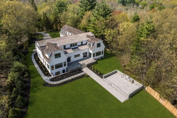 10 HITCHING POST LN
