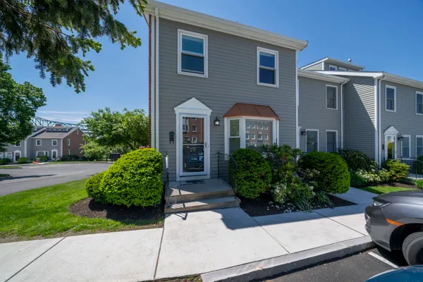 26 BREAKWATER DR 26