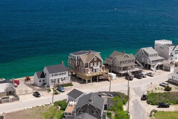 18 OCEANSIDE DR