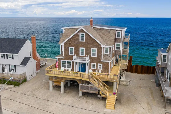 18 OCEANSIDE DR