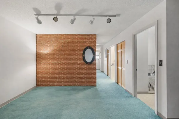 181 N ST 105