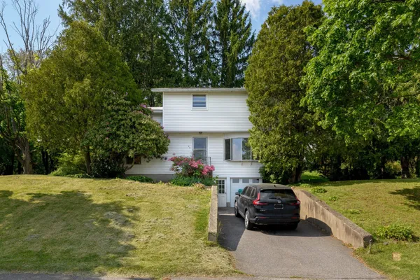 44 FORT MEADOW DR