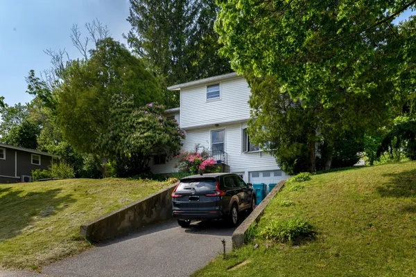 44 FORT MEADOW DR