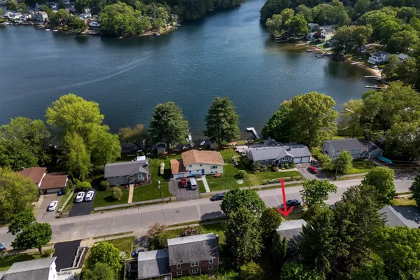 44 FORT MEADOW DR