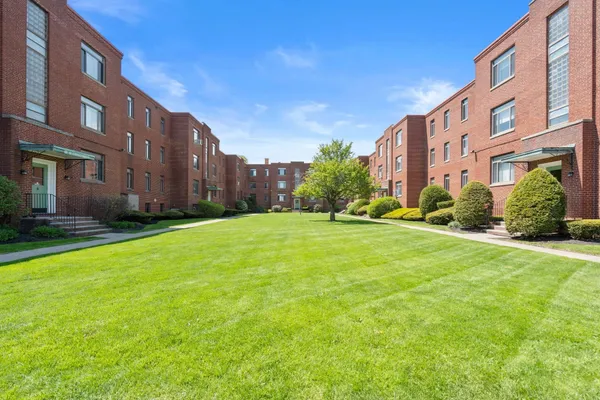 10 ASHLAND ST 2L