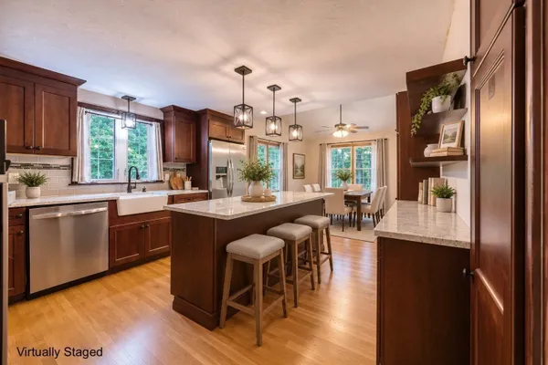 105 SHALLOW POND LN