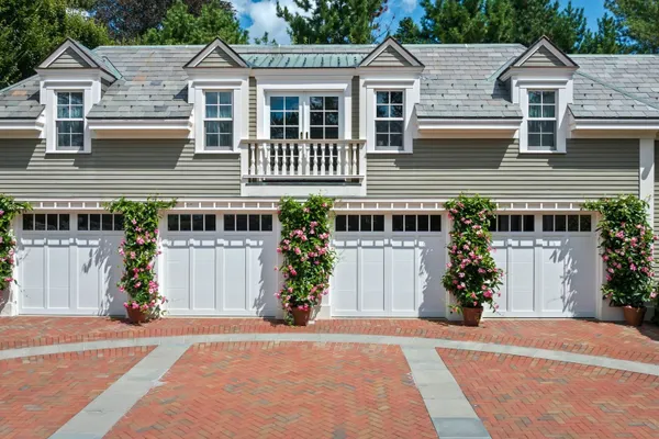 17 CROWNINSHIELD RD