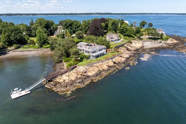 17 CROWNINSHIELD RD