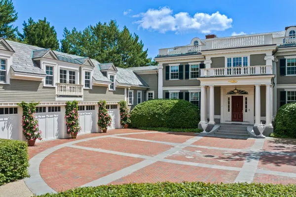 17 CROWNINSHIELD RD