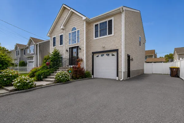 19 ABINGTON LN